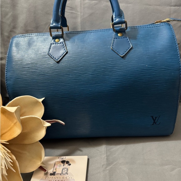 Pre owned LV blue leather 35 speedy in great use condition. - Picture 1 of 10